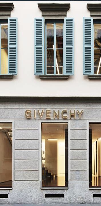 Givenchy Sant'Andrea, 11, Milano MI, Telefono +39 02 7862 3710